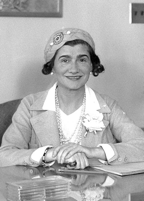 Coco Chanel – Wikipédia, a enciclopédia livre.